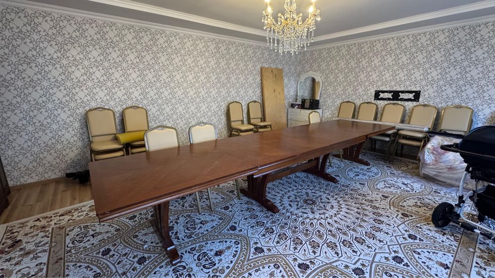 Продается стол со стульями