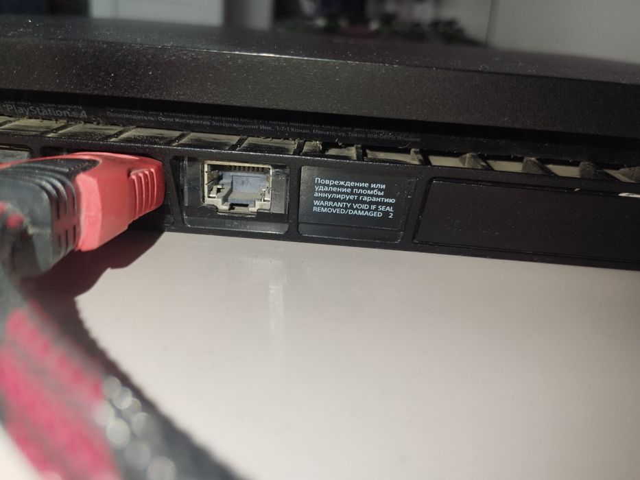 Продаю PS 4 Slim