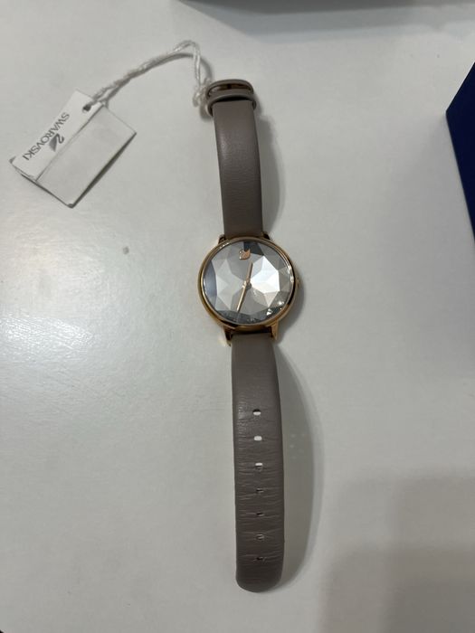 Продам часы Swarovski