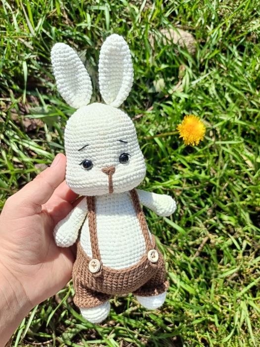 Зайчик крючком (вязание игрушки)