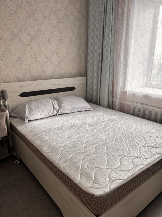 Продам спальный гарнитур