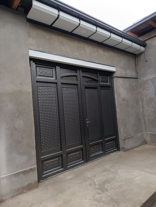 Hovli sotiladi 2.8 sotk 1 zal 3 ta spalniy 2 ta sanuzl 1 ta padvl