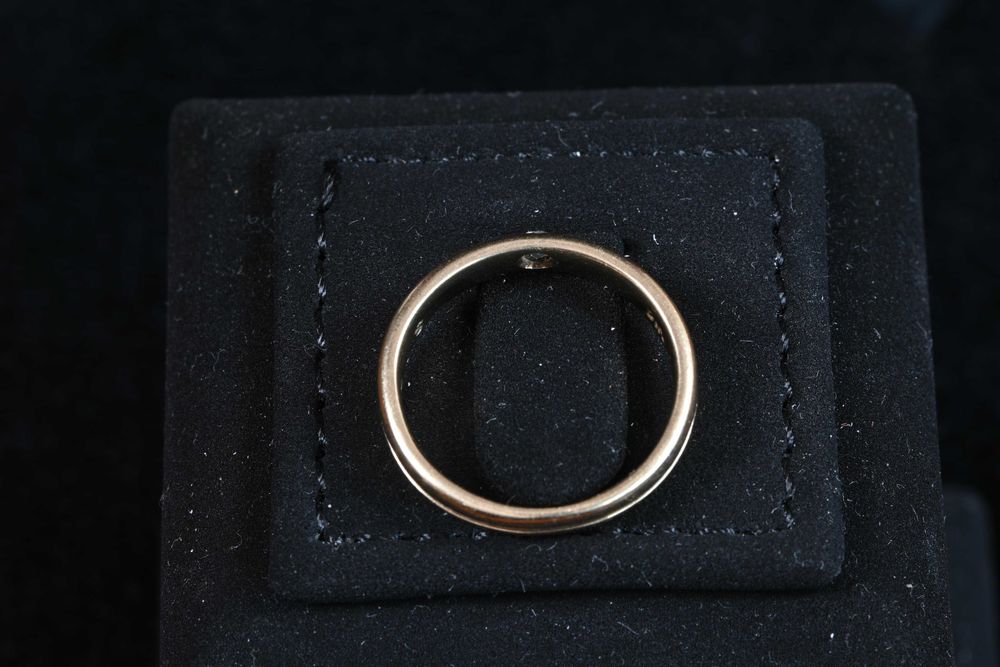 Златен Пръстен Халка Злато 375(9К) с диамант 0,08 карата. Размер 52