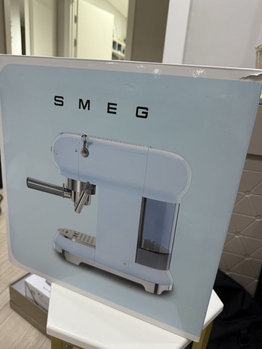 Кофемашина Smeg.