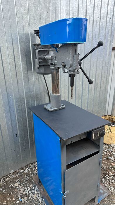 станок сверлильный на станине