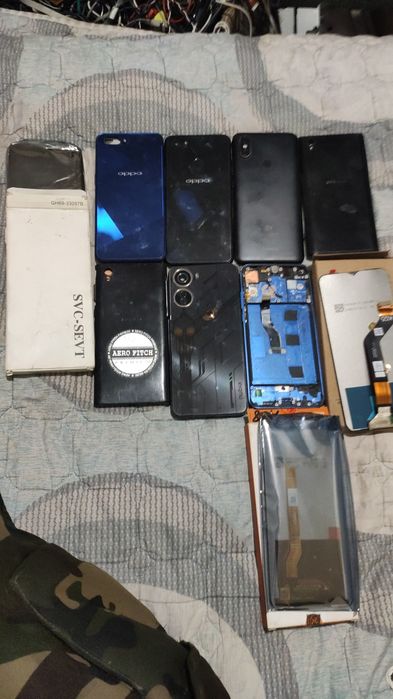 Продам телефон на запчасти samsung