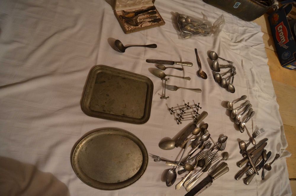 De vanzare Set 4 Scaune + 2 Fotolii  vintage / antic / vechi / Retro