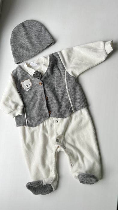 На выписку костюмчик