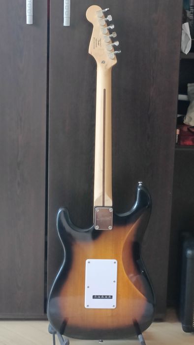 Chit.Squier by Fender