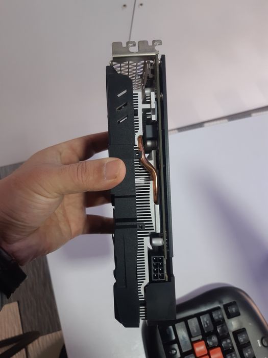 Rx 580 8gb 256 bit idial xolatda olgan odam baraka topadi