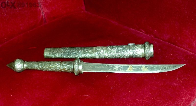 Колекционерски нож с гравирано острие