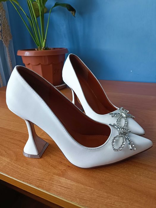 Продам туфли и лоферы