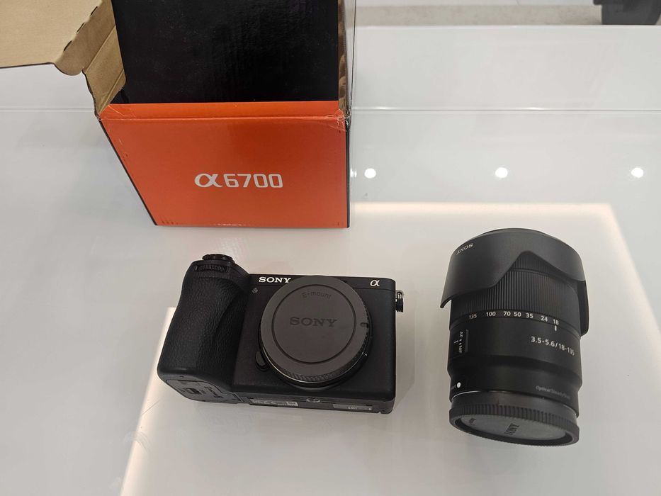 фотоапарат Sony A6700 + обектив Sony E 18-135mm f/3.5-5.6 OSS