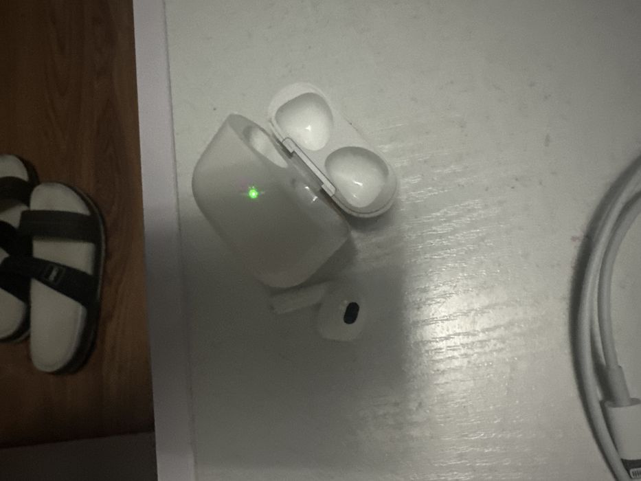Air pods 2 original. Левая ушка