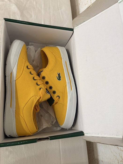 Продавам обувки на lacoste