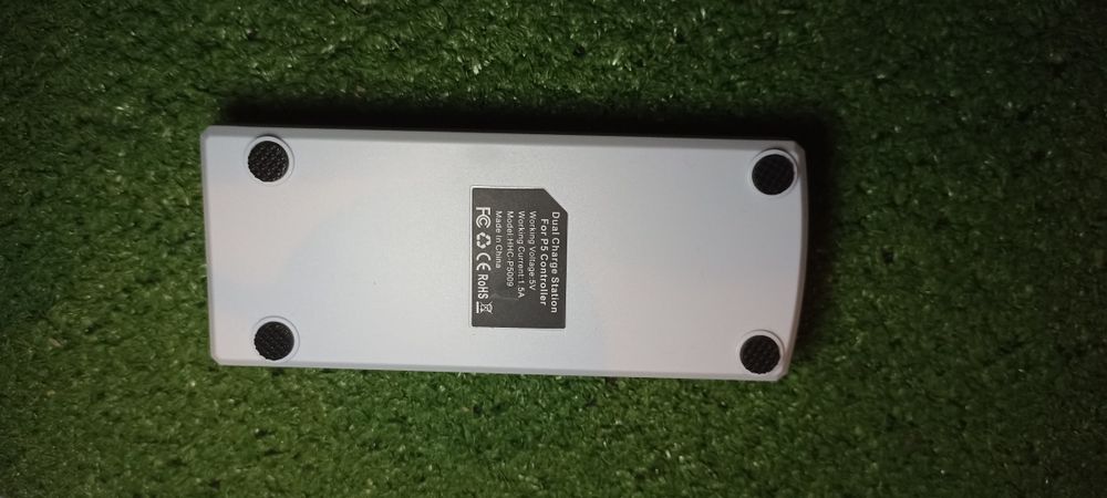 Dock station pentru controlere PlayStation 5