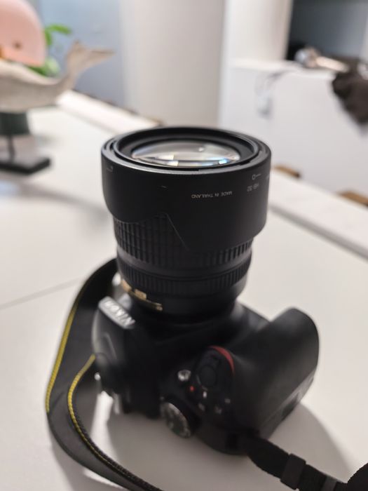 Nikon D3400 cu obiectiv 18-105
