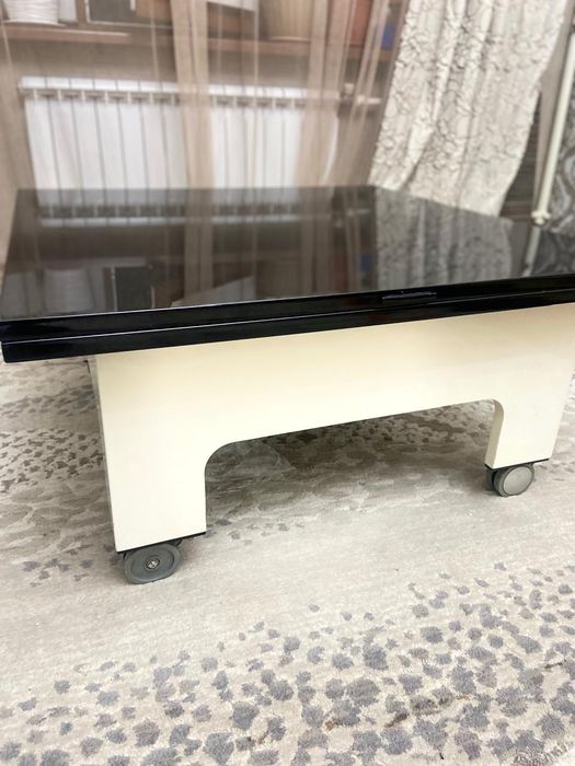 Стол сатлады 50000 тенге