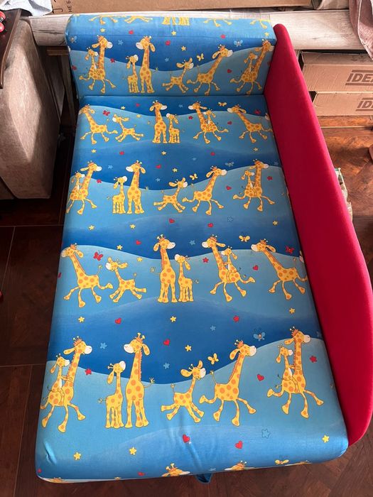 Продам дескую кравать диван