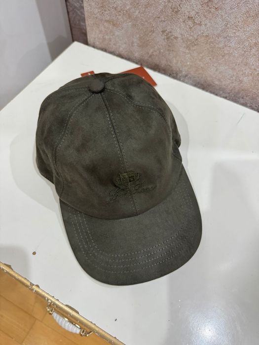 Прлдам кепку от Лоро Пиано