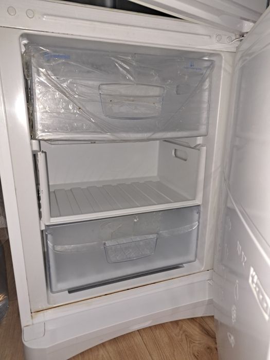 Продам б/у Холодильник