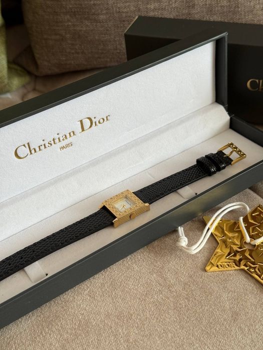 Женские часы Dior