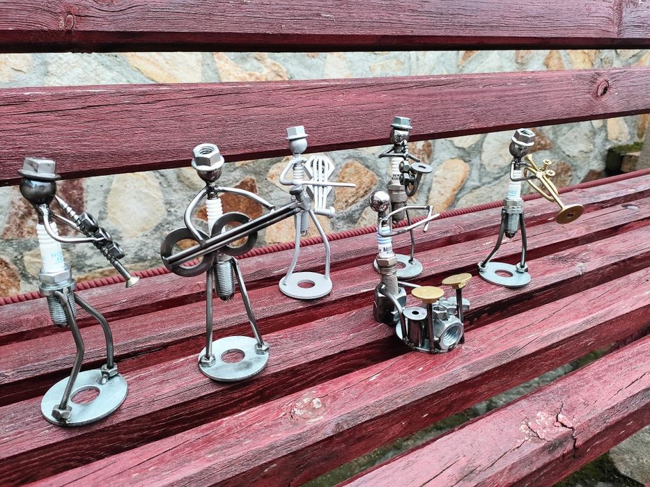 Музиканти от рециклирани метални части