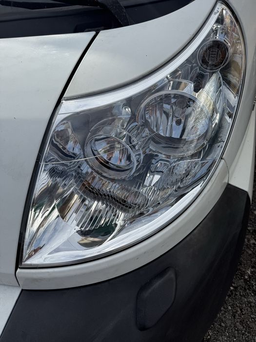 Десен фар за Пежо боксер 2007 г.8пина