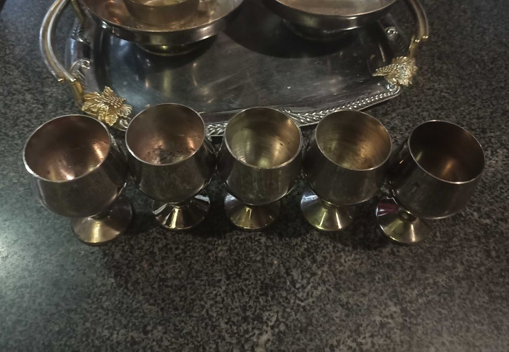 Продам мельхиор.