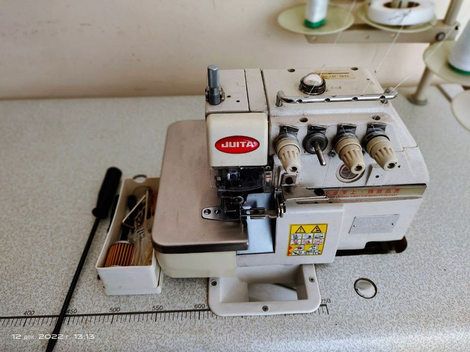 Продаётся оверлок JUITA JT 766-4F