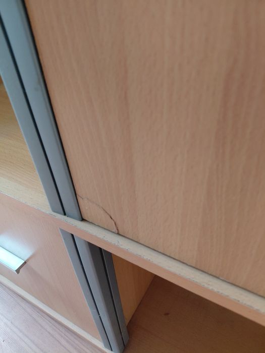 Етажерка с вратички