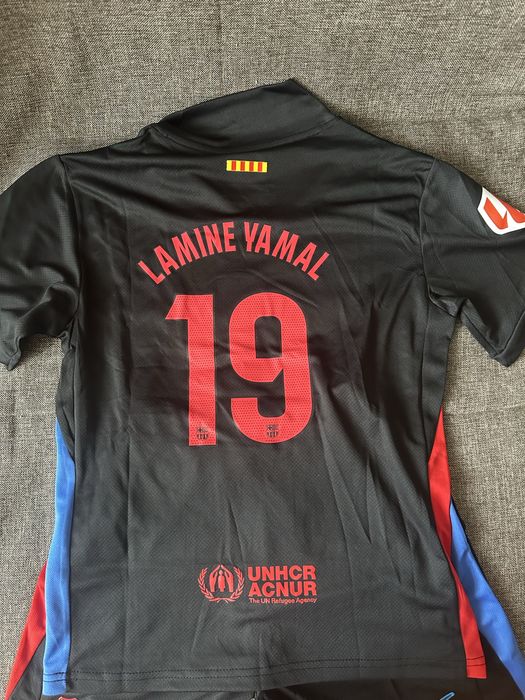 Продам детскую футбольную форму