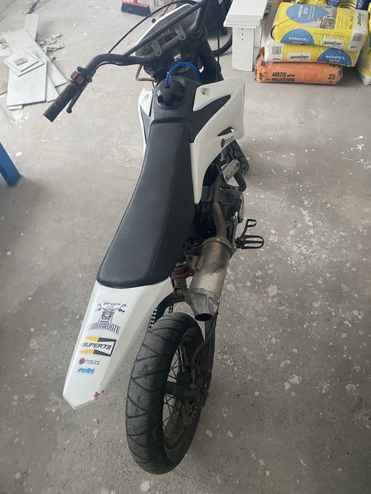 Vând cross de 125 4t super moto in stare perfecta
