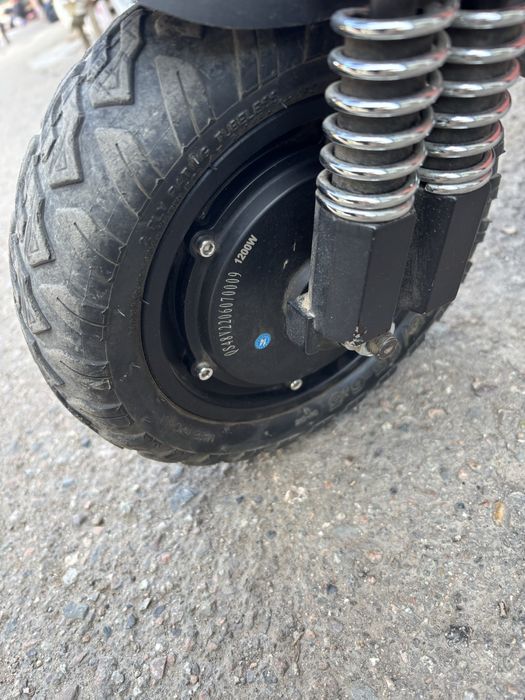 Полноприводный электросамокат