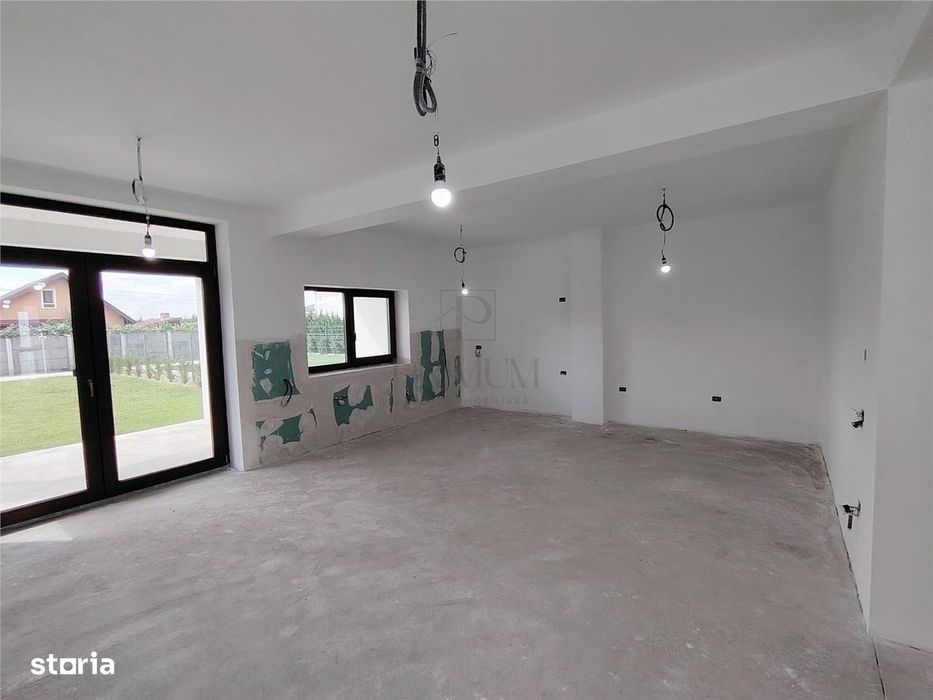 Duplex Cu Toate Utilitatile - 5 Camere - Curte Amenajata