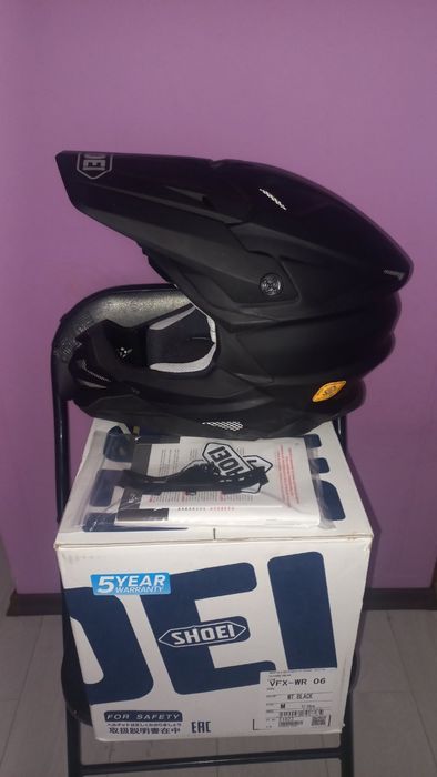 Каски за мотор - Airoh и Shoei