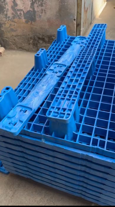 Импортные пластиковые европоддоны.