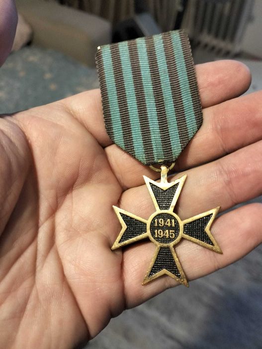 Crucea Comemorativă a celui de-al Doilea Război Mondial, 1941-1945.