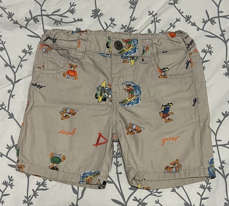 Къси панталони Guess - 18 месеца