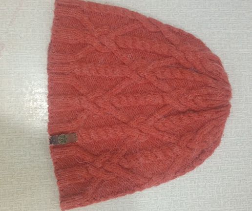 Отдам шапки теплые