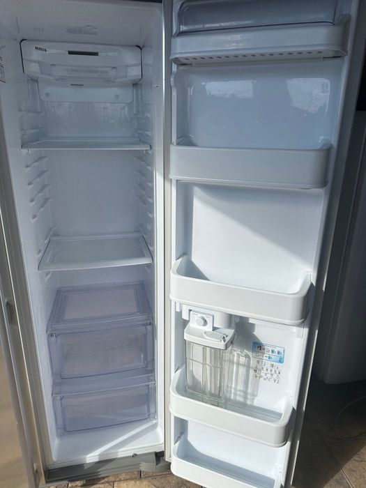 Двукрилен хладилник с фризер LG Side by Side КАТО НОВ