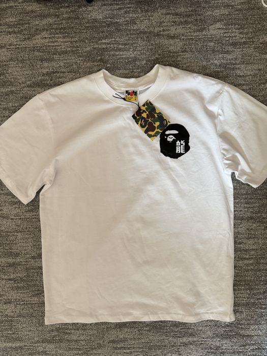 Blugi, tricou, curea