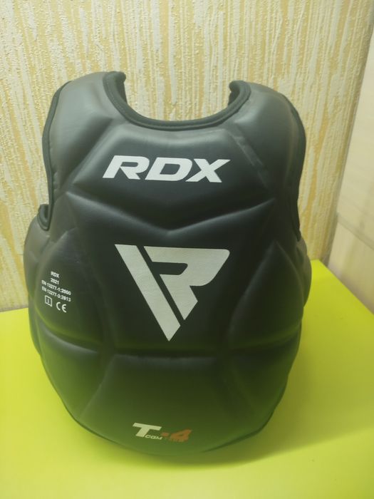 Протектор (защитка для тело)