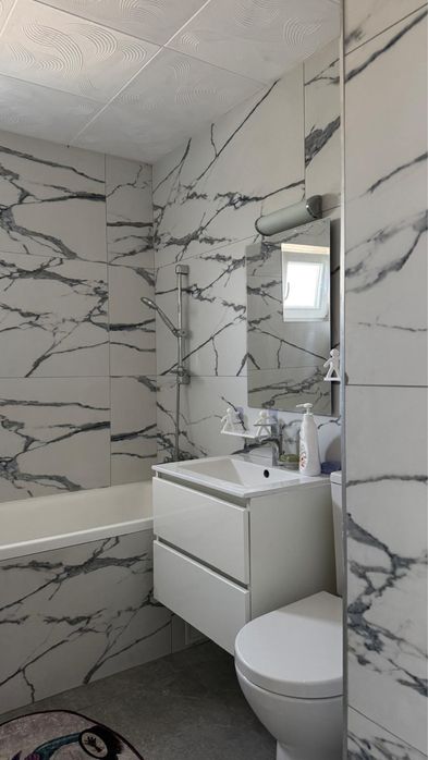 Dau în chirie apartament 2 camere lux