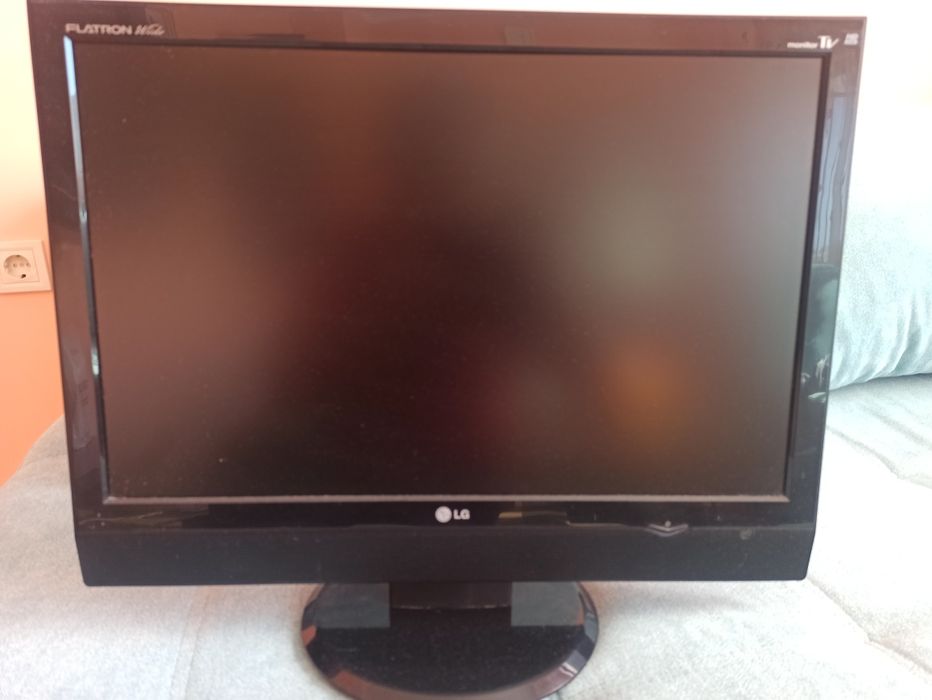 Продавам монитор телевизор M228WA