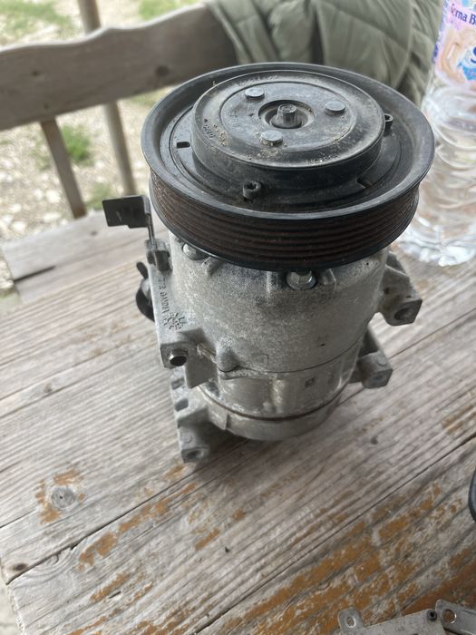 Продавам компресор за климатик хюндай и киа