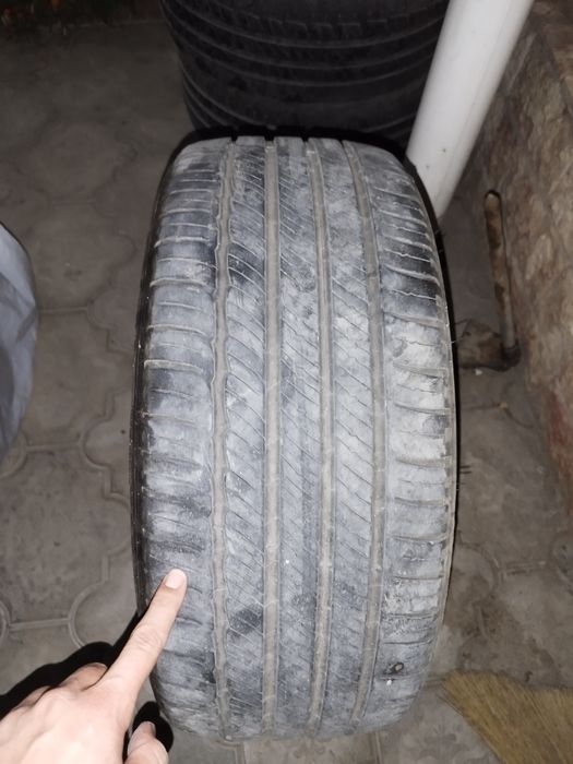 Шины летние 19/235/40