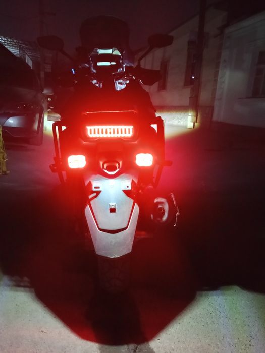 Sotiladi yili 2025 tank Moto benzinli skuter  probeg 6800yurgan