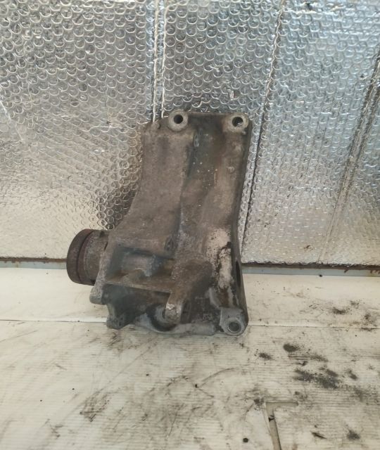 Suport alternator 030145169h Volkswagen VW Golf a 4-a generatie