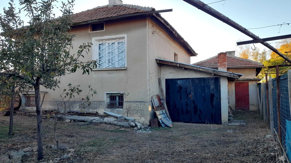 Продавам къща в с.Зимница